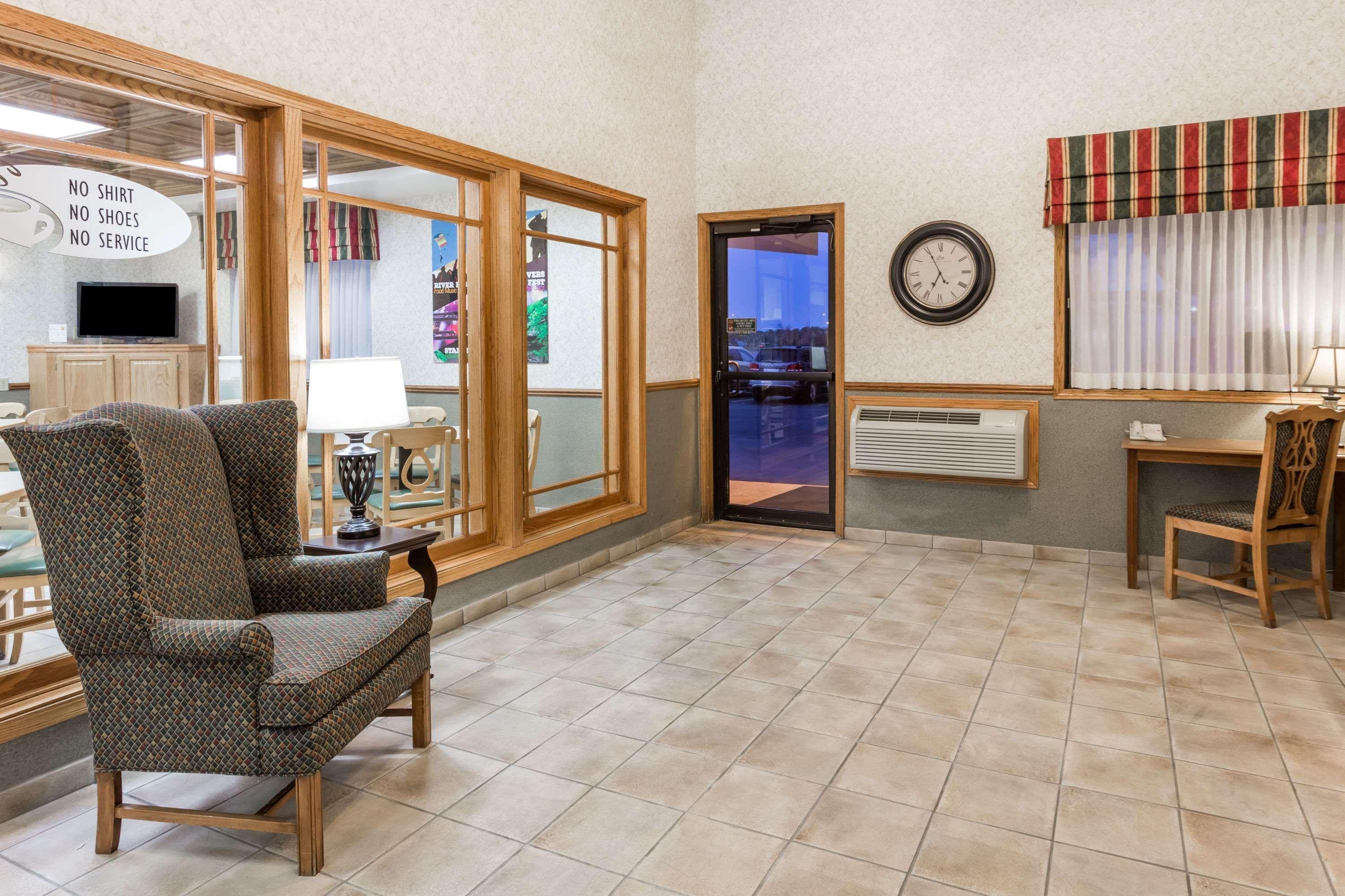 Super 8 By Wyndham Ottawa Starved Rock Hotel Luaran gambar