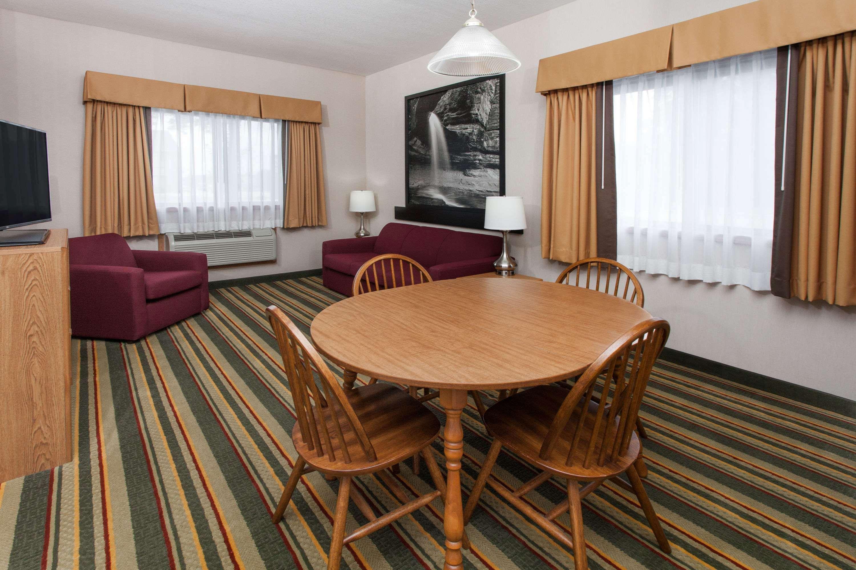 Super 8 By Wyndham Ottawa Starved Rock Hotel Luaran gambar