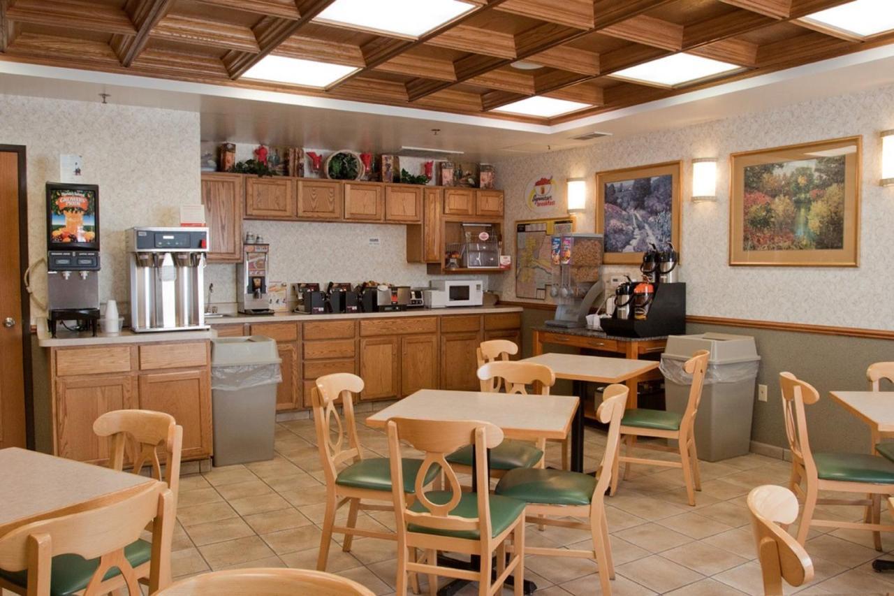 Super 8 By Wyndham Ottawa Starved Rock Hotel Luaran gambar
